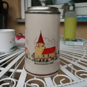 Porzelan Bierkrg mit Zinndeckel