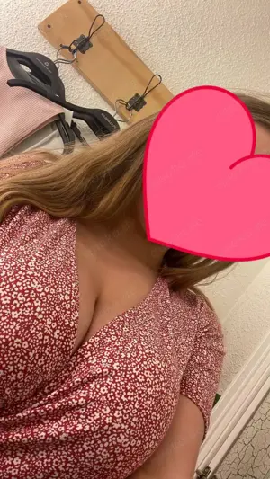 Junge Göttin (22) sucht gehorsame Geldsklaven Bild 2