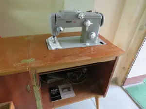 Schranknähmaschine PFAFF Bild 2