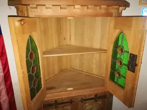 Antiker Eicheneckschrank Bild 2