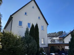 Haus zu verkaufen mit Garage und Carport