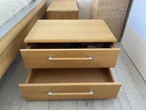 Doppelbett massiv Holz mit zwei großen Kommoden neuwertig günstig zu verkaufen Bild 2