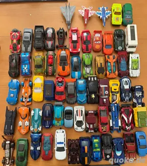 Kleine Spielzeugautos