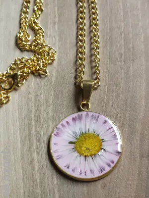 Halskette aus Epoxidharz Resin