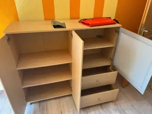 Gut erhaltener Schrank