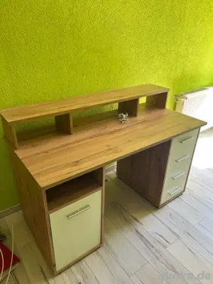 Sehr gut erhsltener Computerschreibtisch
