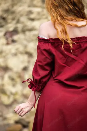 Mittelalterliches bodenlanges Kurzarmkleid in Rot