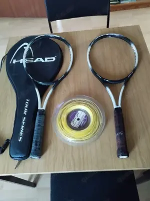 Zwei Tennisschläger Head