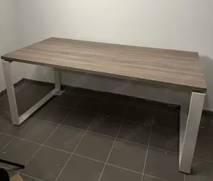 Hochwertiger Schreibtisch- Nussbaum Nachbildung 