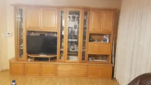 Wohnwand in mit Vitrine und Sideboard in sehr gutem Zustand