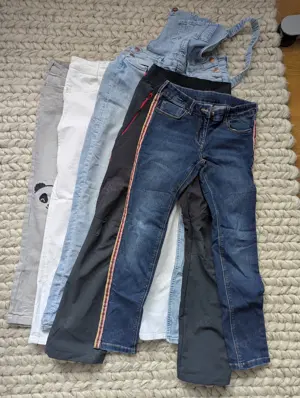 7 Stück Mädchenhosen Gr. 140, 1 Hosenanzug (Patrizia Pepe, C&A, H&M, Decathlon)