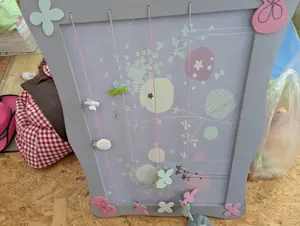 Memoboard in hellem violett - kein Plastik - mit niedlichen Klammern