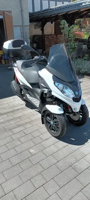 Piaggio MP3 300 keine 5000 km 1A Zustand 