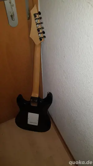 E Gitarre mit viel zubehör