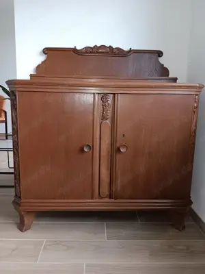 Sehr schöne ANRICHTE