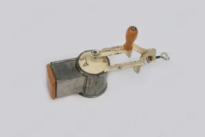 Trommelreibe antike alte Nußmühle Küchen-Kurbelreibe A.S. 805 30er vintage 
