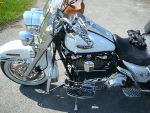 Harley-Davidson Road King FLHRC Road King Classic