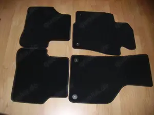 Vw Passat 3C B6 +B7 Limo +Variant  Bj20 Fußmatten schwarz unverbaut vorne mit runde Ösen 