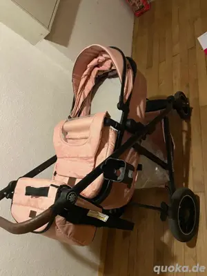 kinderwagen mit viel Zubehör 