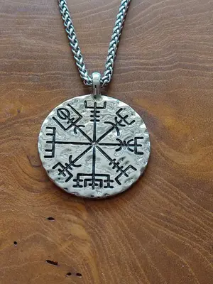 Mittelalter Halskette mit Wikinger Kompass "Vegvisir"