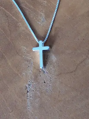 Elegante Silberkette, Halskette mit einem filigranen Kreuz