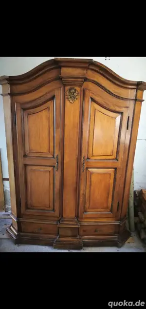 Schöner alter Schrank zu verkaufen