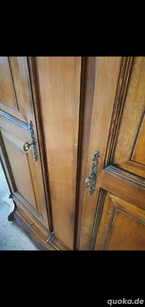 Schöner alter Schrank zu verkaufen