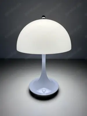 Neu und original verpackt - LED Lampe Dänisches Design mit grauem Ständer