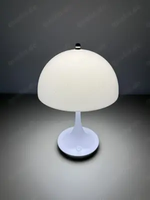 Neu und original verpackt - LED Tischlampe Dänisches Design in weiß.