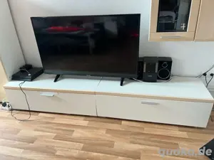 Wohnzimmerwand in Beige (Holz)   ohne Fernseher & Deko!