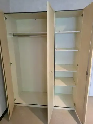 Verkaufe 3teiligen Kleiderschrank Material Holz