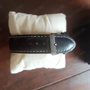 Elegante Pareor Uhr ungetragen