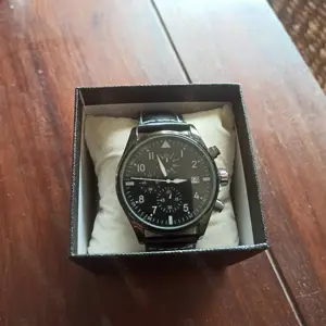Elegante Pareor Uhr ungetragen