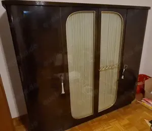 Kleiderschrank