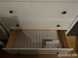 Weiße Kommode