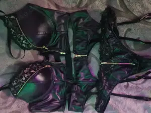 Wer steht auf schöne Dessous??