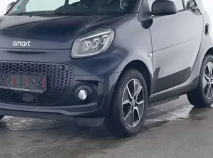 smart forTwo EQ cabrio EXCLUSIVE|SAPPHIREnBLACK BEAUTY Bild 3