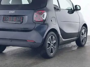 smart forTwo EQ cabrio EXCLUSIVE|SAPPHIREnBLACK BEAUTY Bild 4