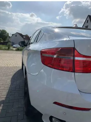 BMW X6 xDrive40d—-sehr gut erhalten Bild 3