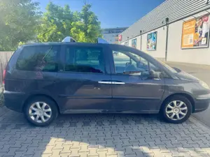 Peugeot 807 HDi 110 Automatik Family Bild 3