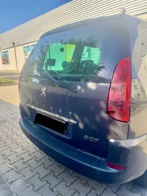 Peugeot 807 HDi 110 Automatik Family Bild 4