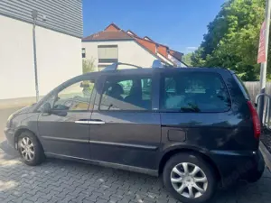 Peugeot 807 HDi 110 Automatik Family Bild 2