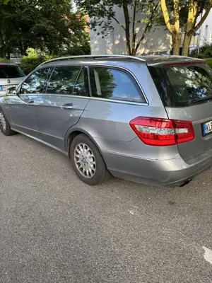 Mercedes-Benz E 250 CGI BlueEFFICIENCY Automatik Avantgarde Bild 3