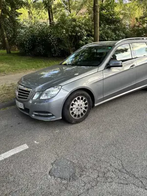Mercedes-Benz E 250 CGI BlueEFFICIENCY Automatik Avantgarde Bild 2