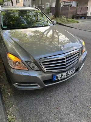 Mercedes-Benz E 250 CGI BlueEFFICIENCY Automatik Avantgarde Bild 1