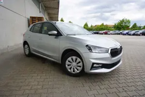 Skoda Fabia 1.0TSI Selection SHZ PDC Freisprech Tempomat