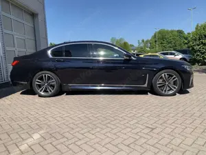 BMW 750 i xDrive M-Sport Pano+Sitzbelüft+Laser+HUD Bild 4