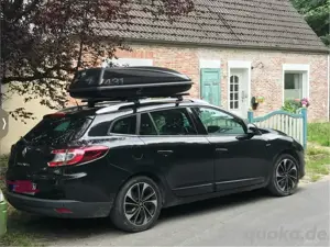 Schönes sparsames Auto Kombi, sportlich Bose Edition