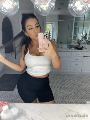 I am an available escort 