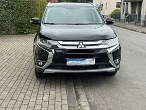 Mitsubishi Outlander Diamant Edition+.4x4 Allrad.AUTOMATIK. 1 HAND Bild 2